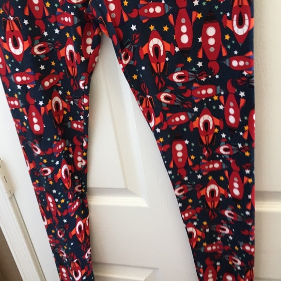 FINAL MARKDOWN LADIES lularoe tall and curvy leggings - Picture 2 of 4